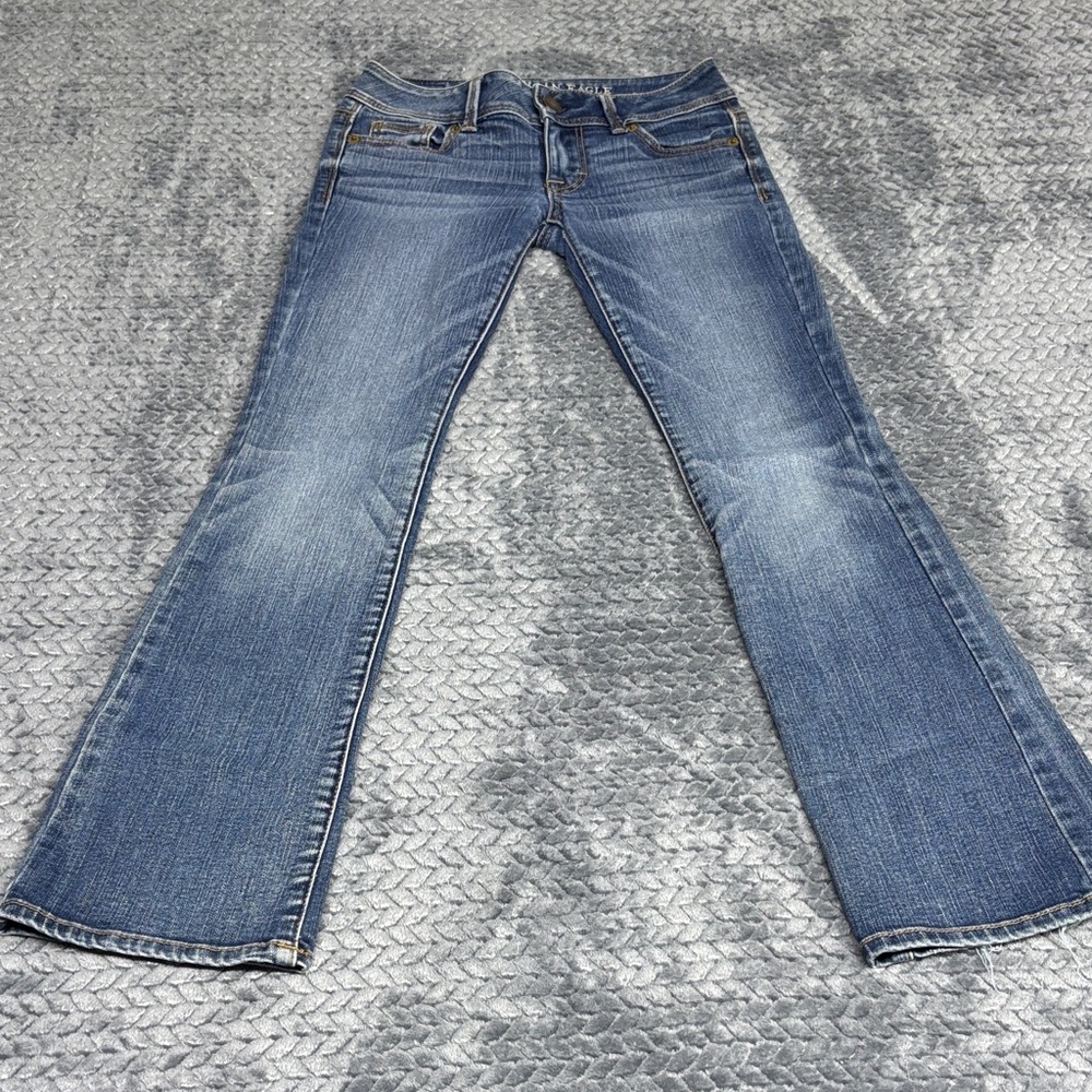American Eagle Women’s Blue Flared Jeans - Classic Mid Wash Size 00 Short